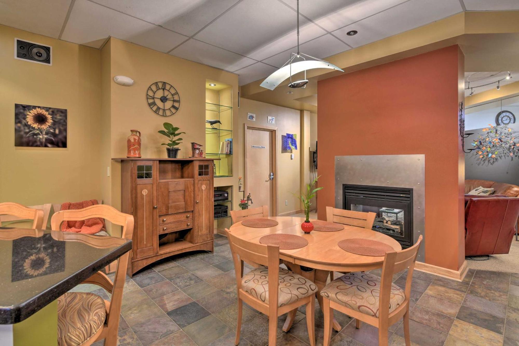 Idyllic Dtwn Anchorage Condo With Fireplace! Экстерьер фото